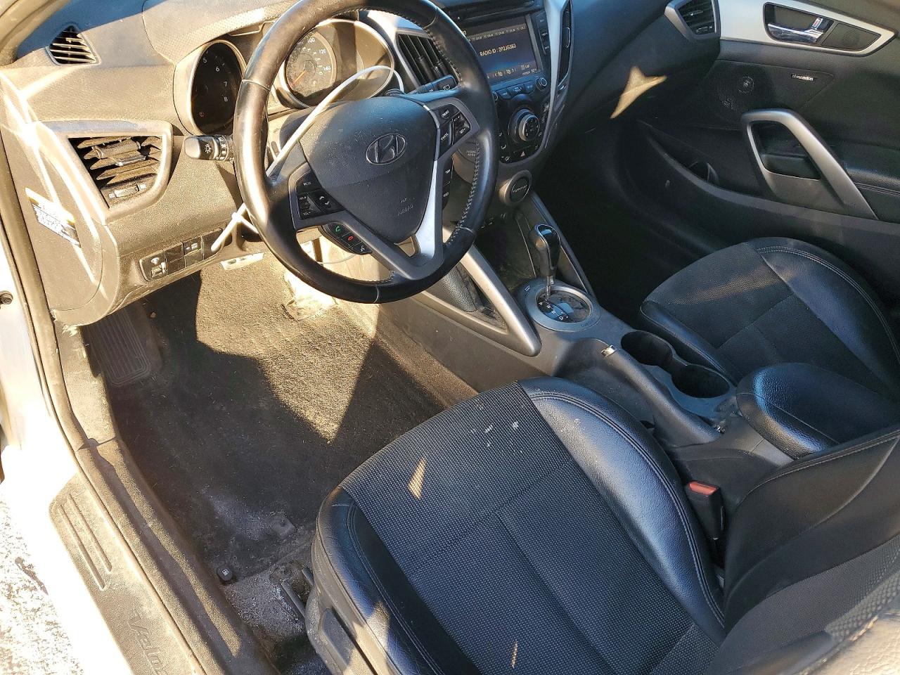 2016 HYUNDAI VELOSTER photo 15