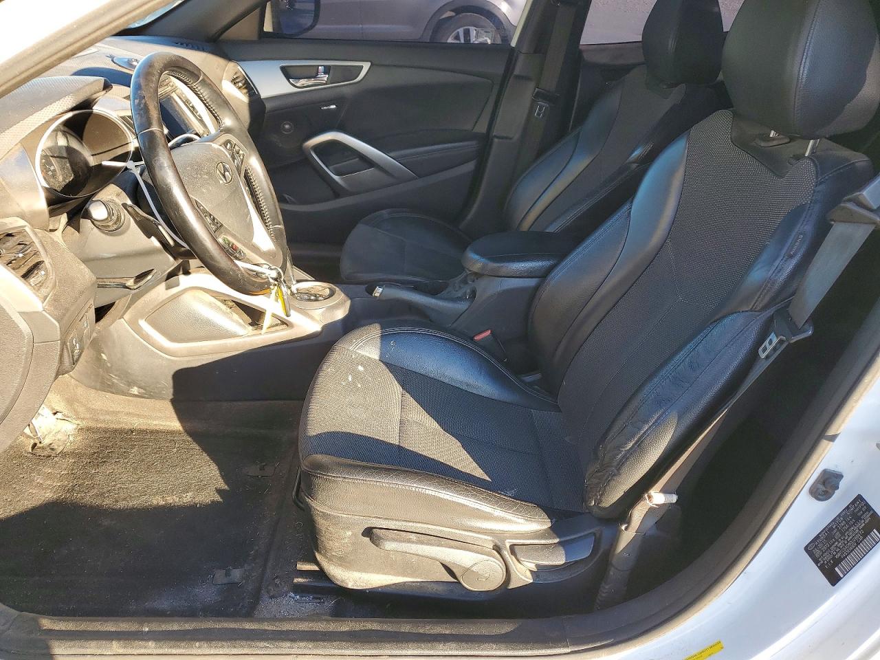 2016 HYUNDAI VELOSTER photo 13
