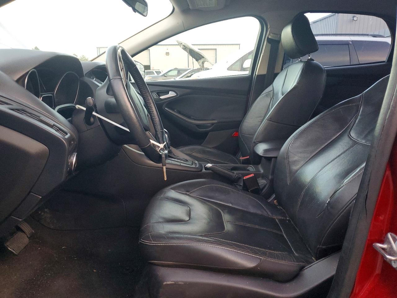 2015 FORD FOCUS SE photo 13