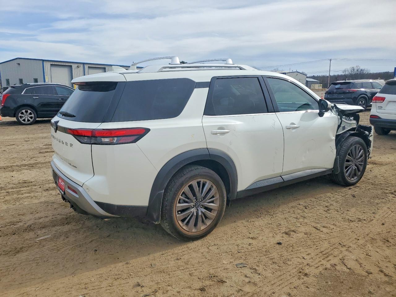 2023 NISSAN PATHFINDER SL photo 3