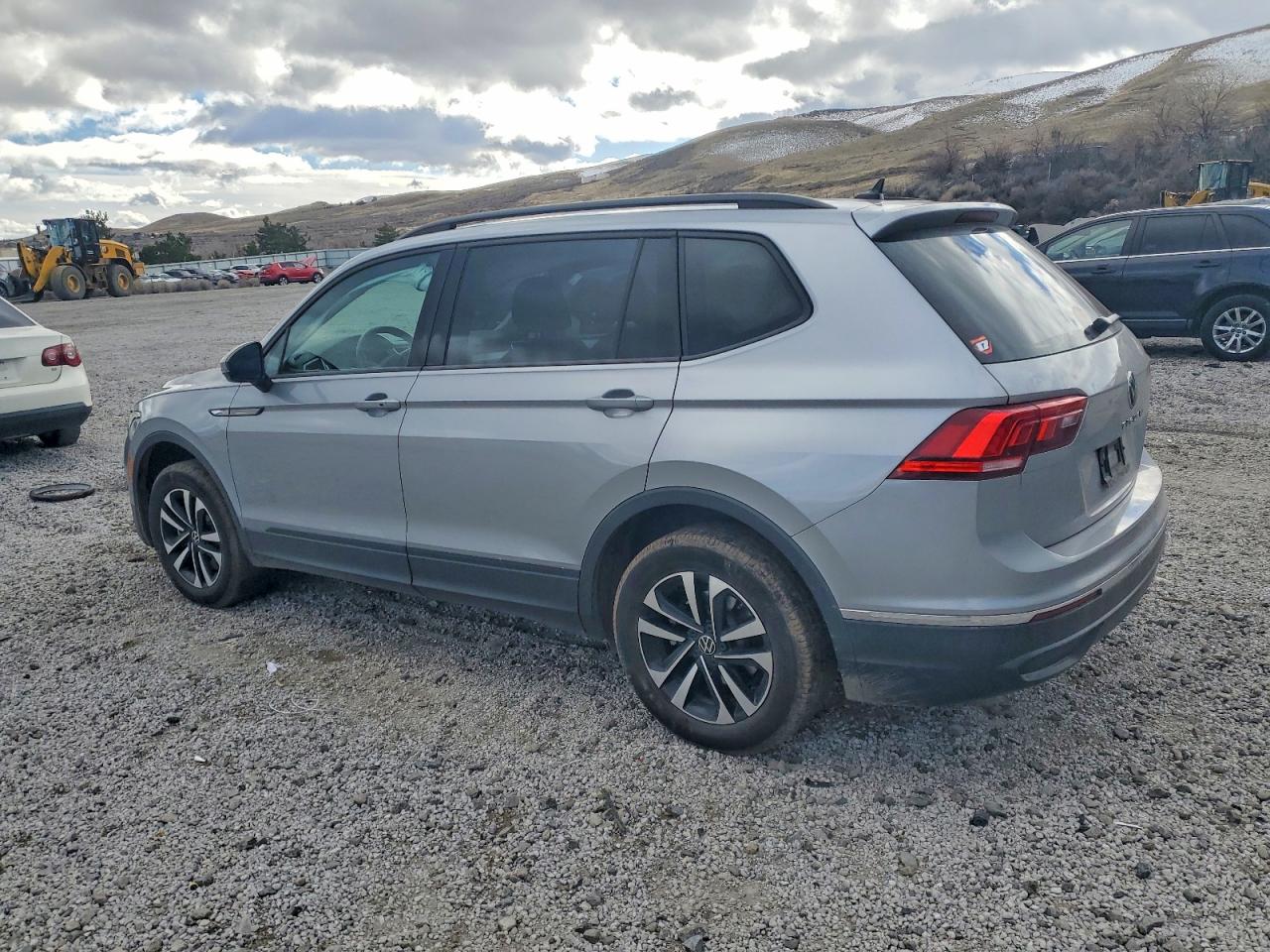 2024 VOLKSWAGEN TIGUAN S photo 3