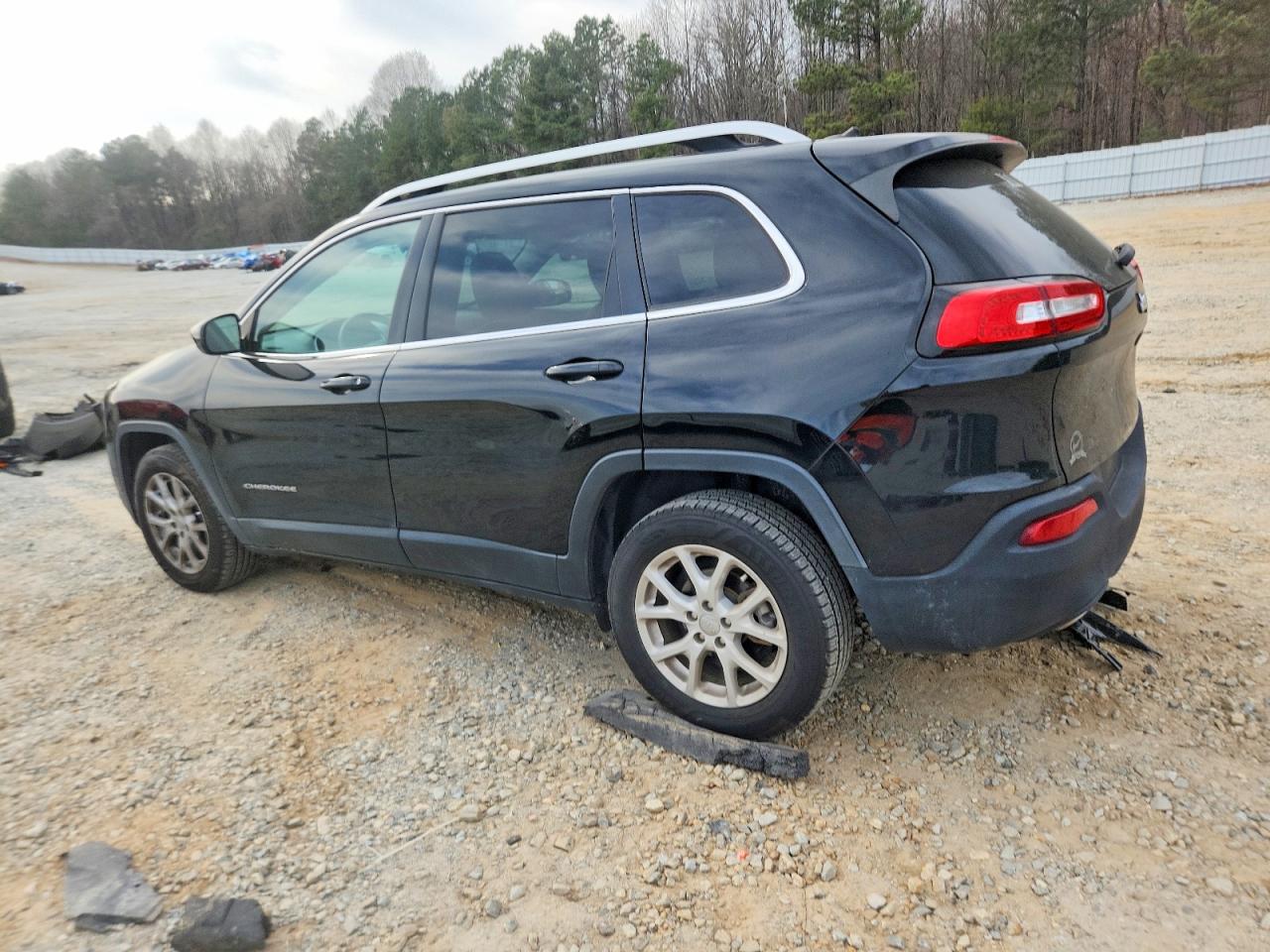 2018 JEEP CHEROKEE LATITUDE photo 3
