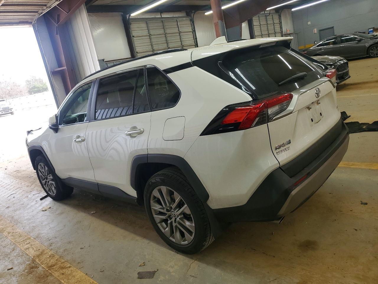 2022 TOYOTA RAV4 LIMITED photo 2