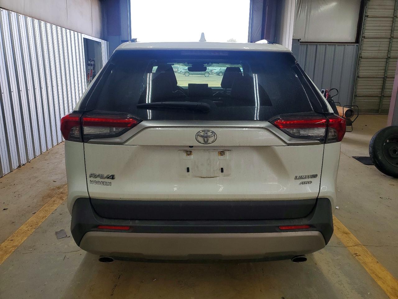 2022 TOYOTA RAV4 LIMITED photo 6