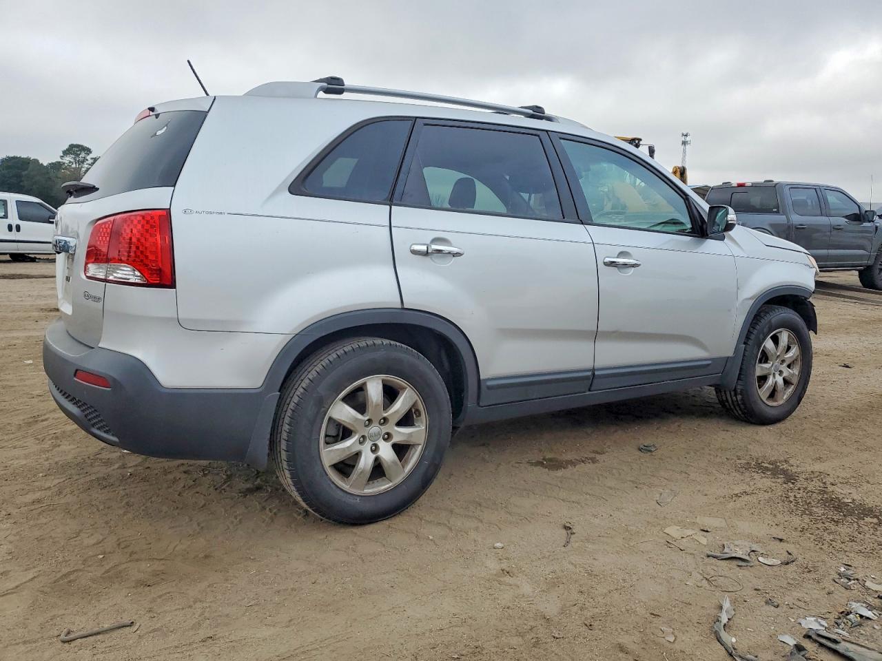 2012 KIA SORENTO BASE photo 3