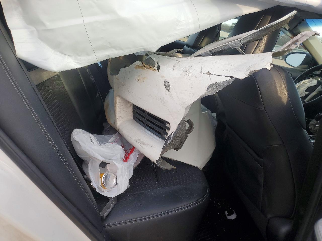 2012 TOYOTA CAMRY SE photo 10