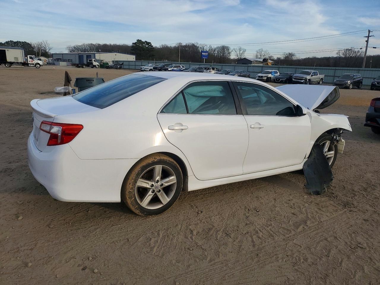 2012 TOYOTA CAMRY SE photo 3