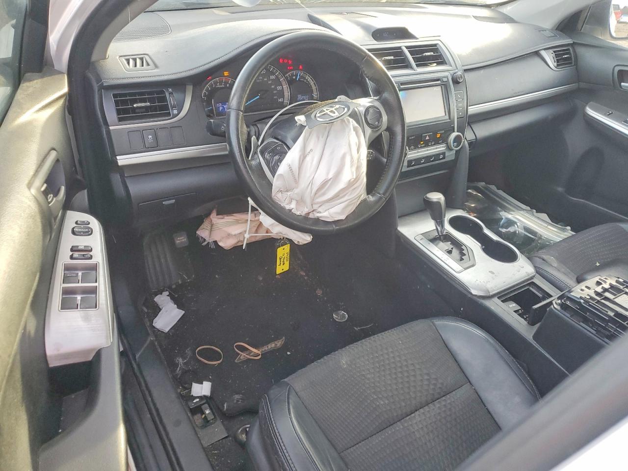 2012 TOYOTA CAMRY SE photo 8