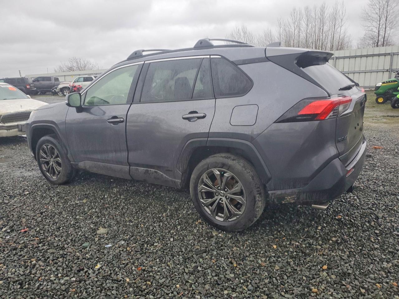 2022 TOYOTA RAV4 XLE PREMIUM photo 2