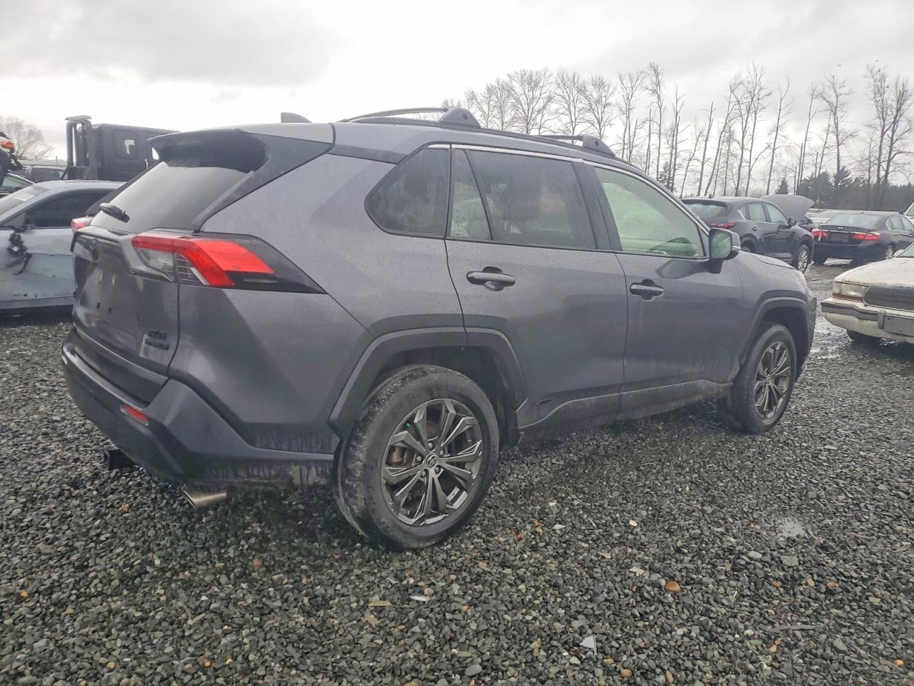 2022 TOYOTA RAV4 XLE PREMIUM photo 3