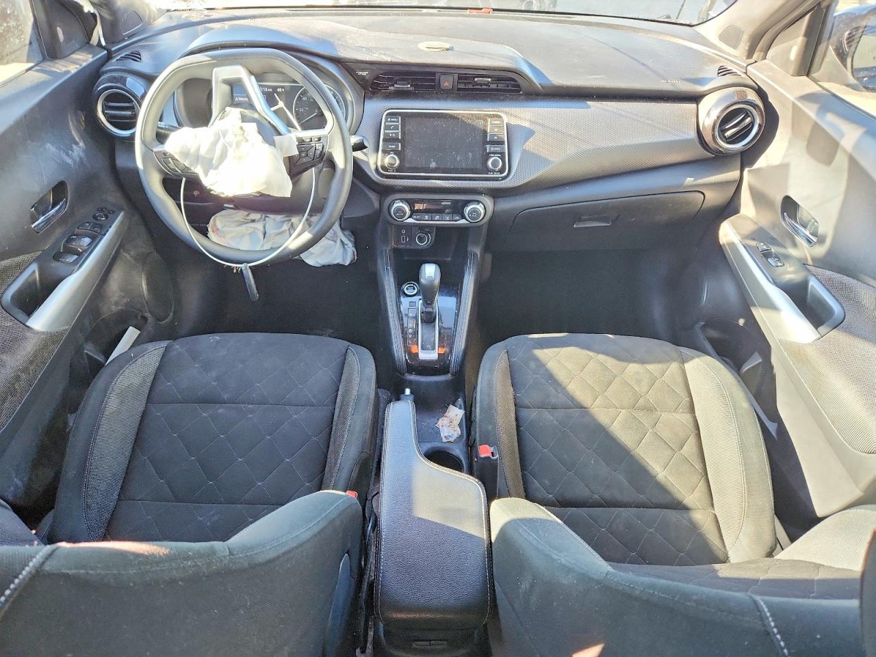2020 NISSAN KICKS SV photo 8