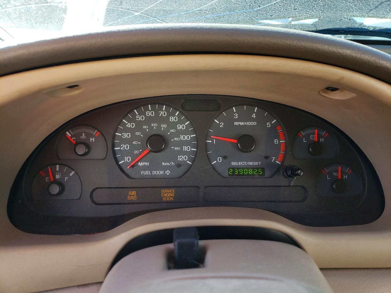2004 FORD MUSTANG photo 9