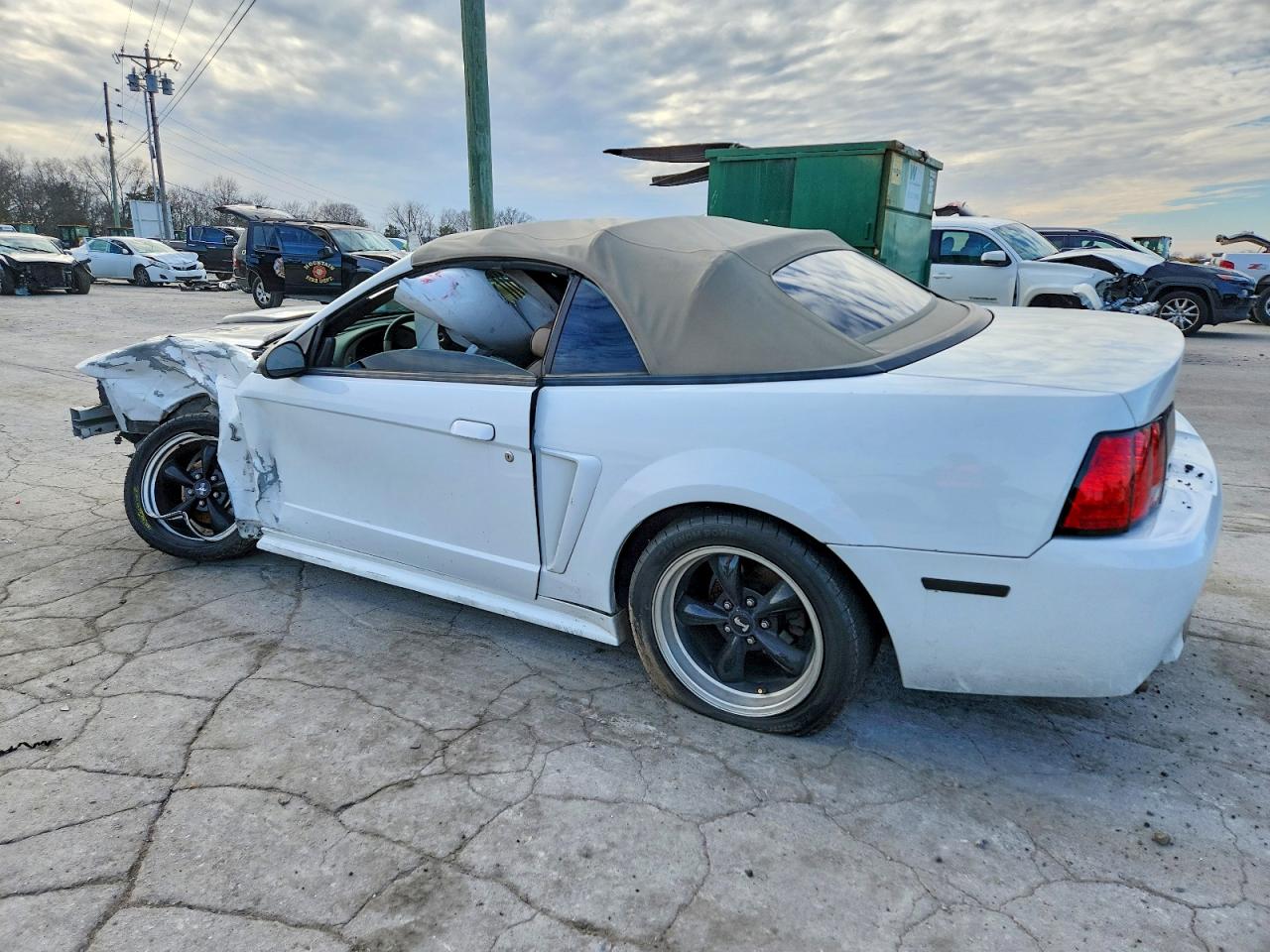 2004 FORD MUSTANG photo 2
