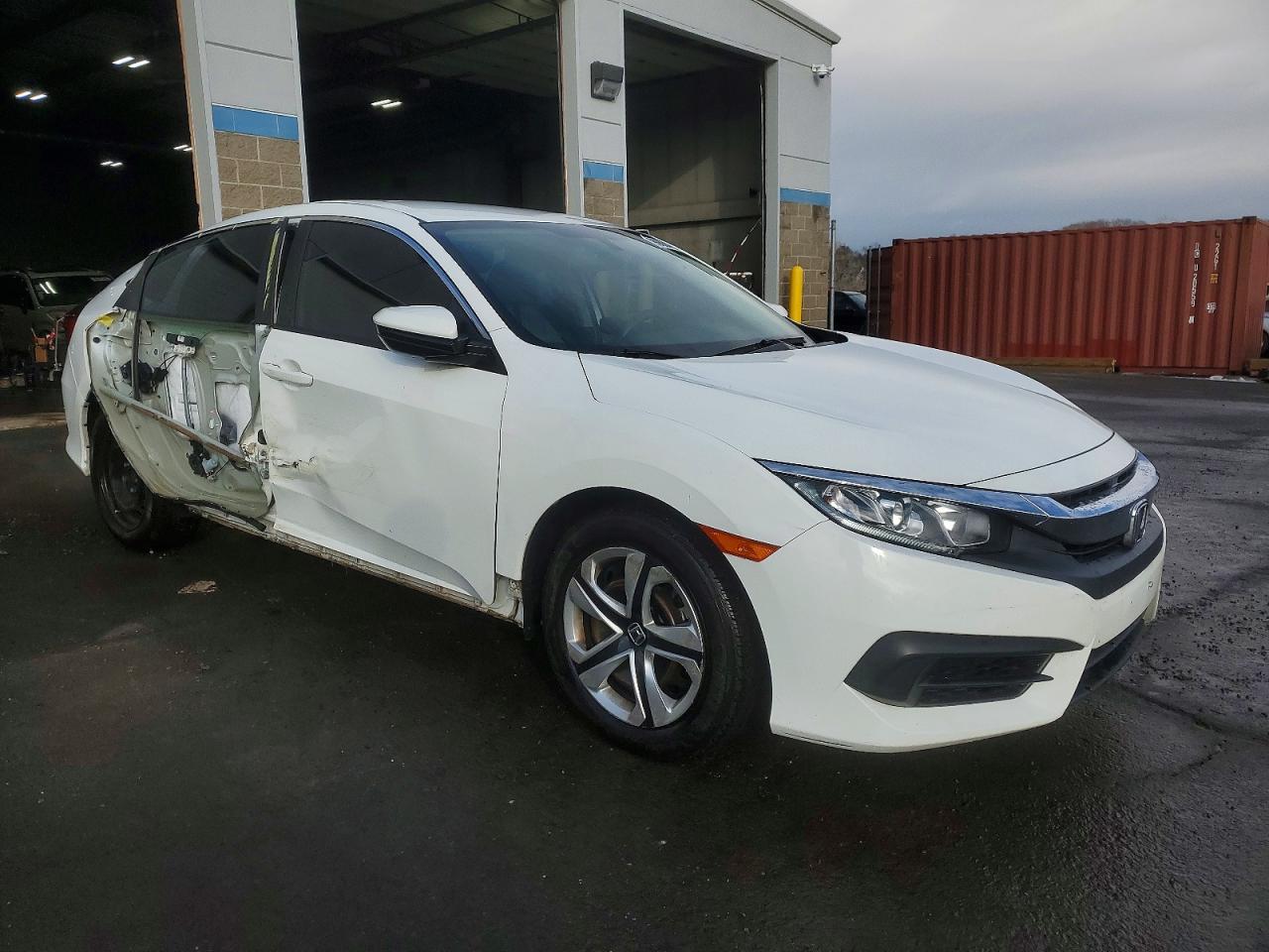 2017 HONDA CIVIC LX photo 4