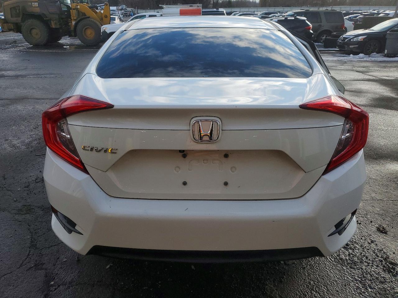 2017 HONDA CIVIC LX photo 6