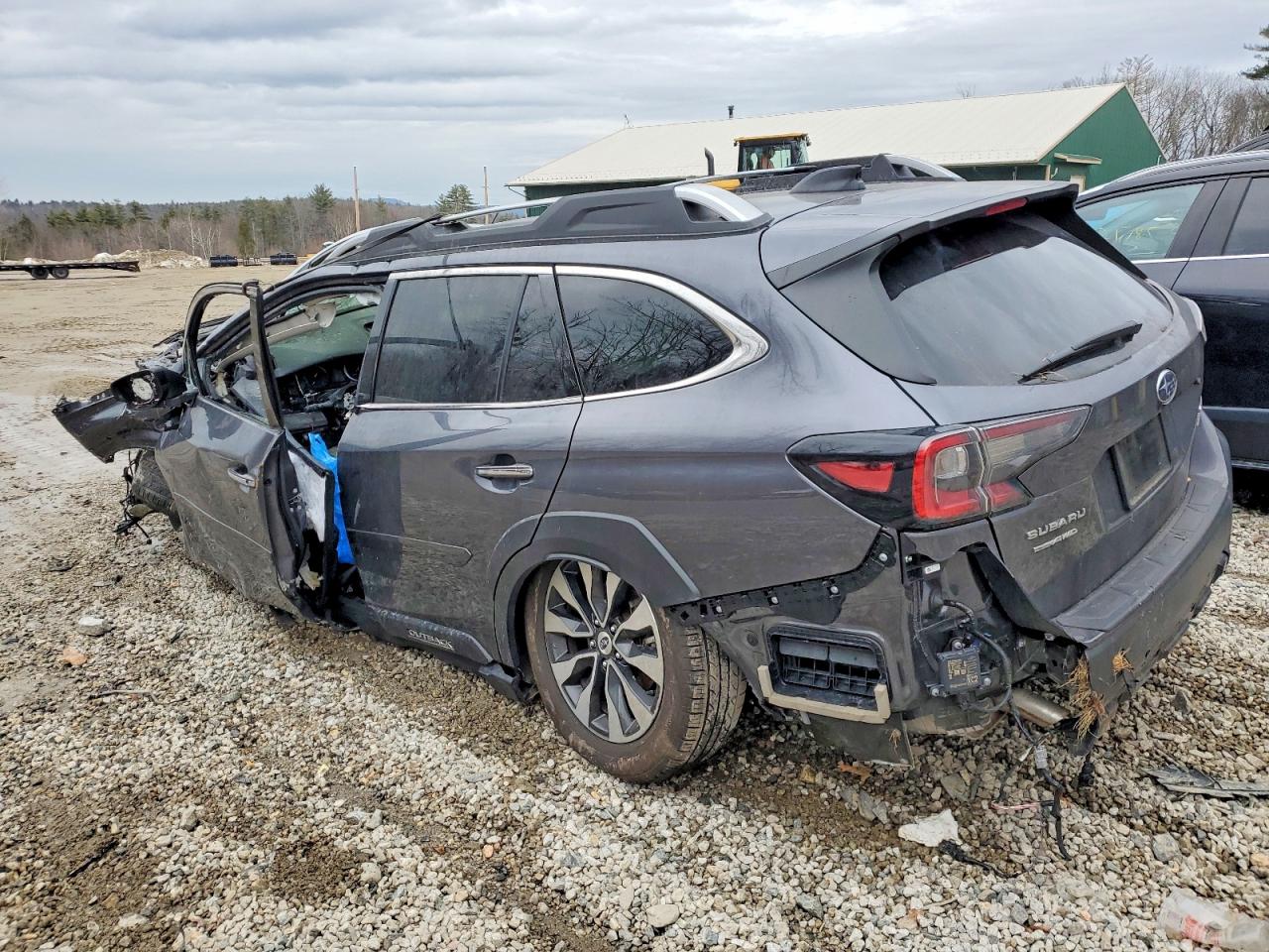 2025 SUBARU OUTBACK photo 2