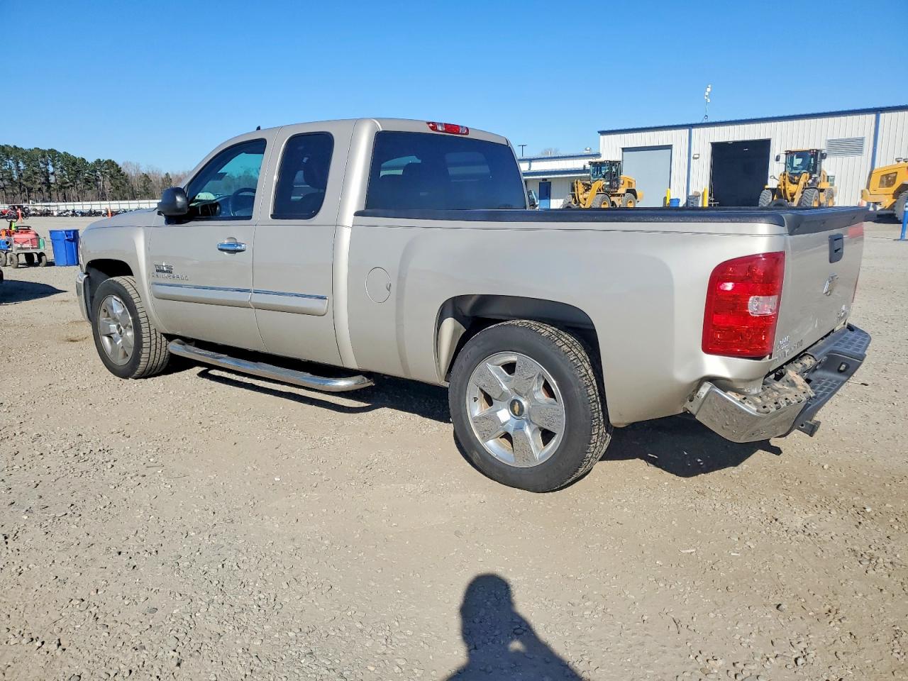2009 CHEVROLET SILVERADO C1500 LT photo 2