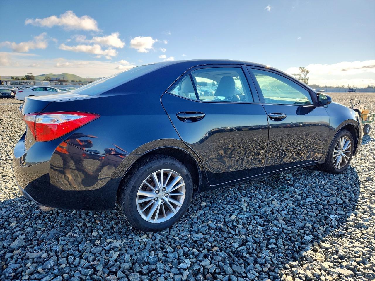 2015 TOYOTA COROLLA L photo 3