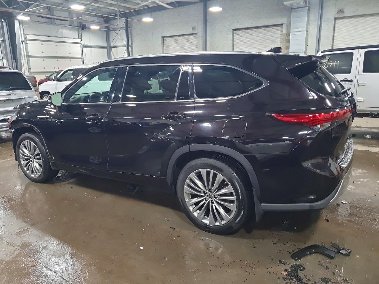 2021 TOYOTA HIGHLANDER PLATINUM photo 2