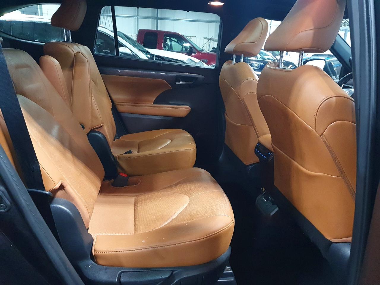 2021 TOYOTA HIGHLANDER PLATINUM photo 11