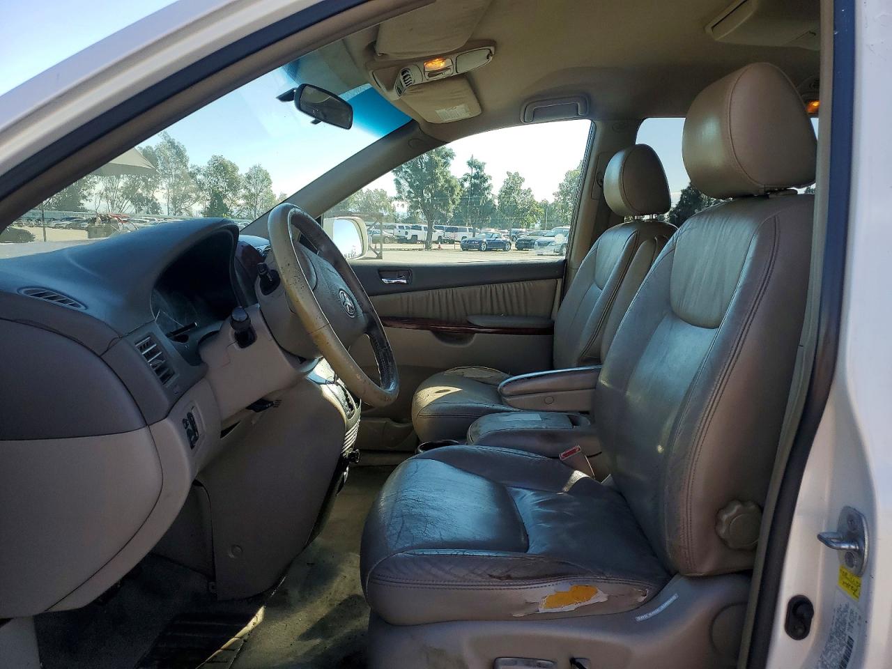 2004 TOYOTA SIENNA XLE photo 7