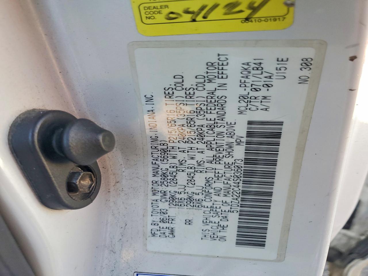 2004 TOYOTA SIENNA XLE photo 12