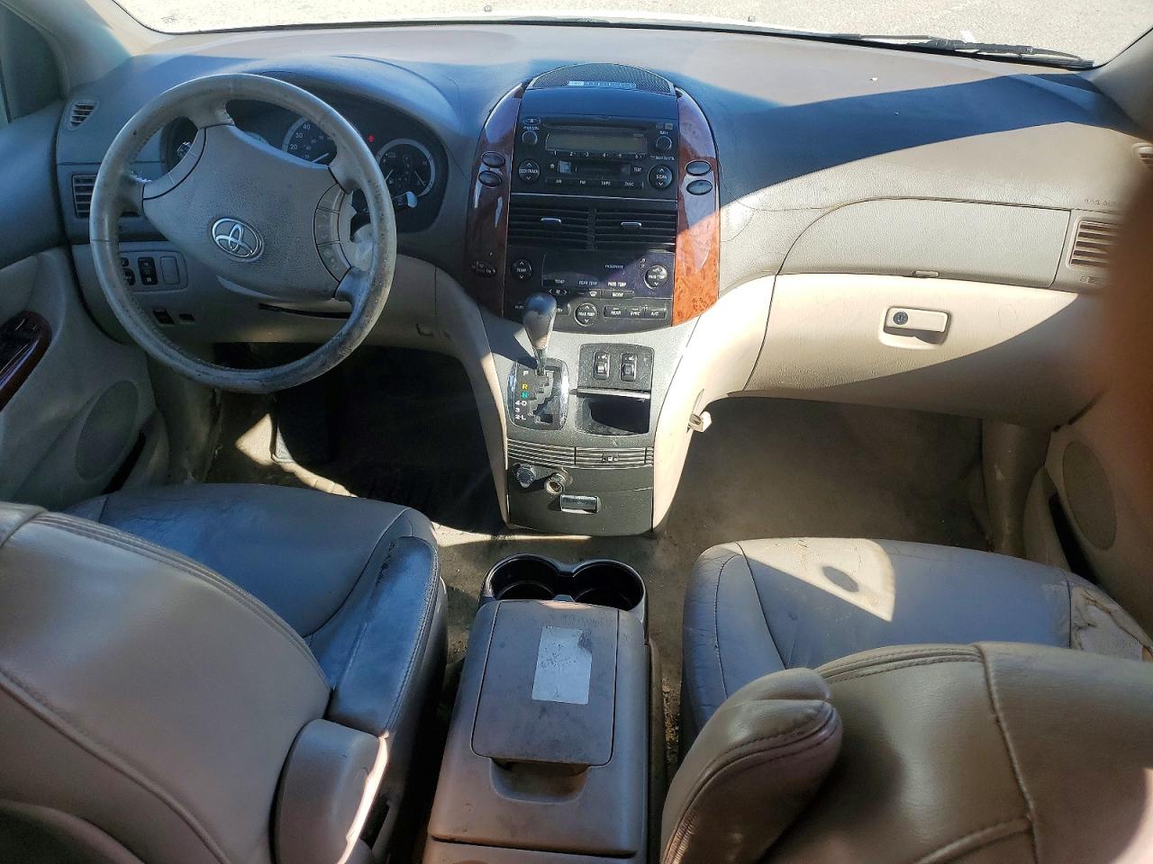 2004 TOYOTA SIENNA XLE photo 8