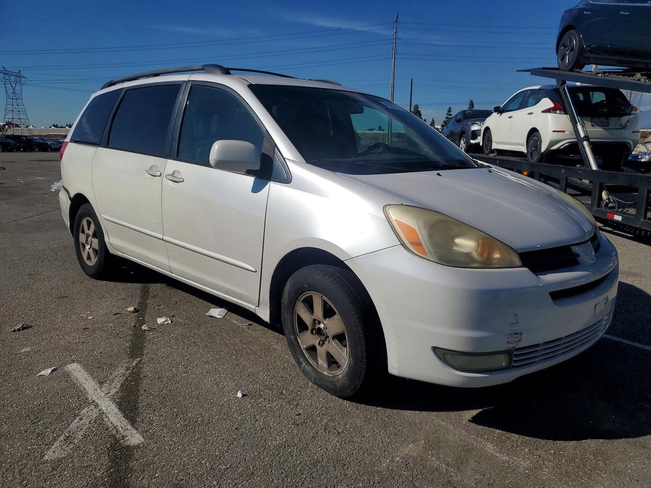 2004 TOYOTA SIENNA XLE photo 4