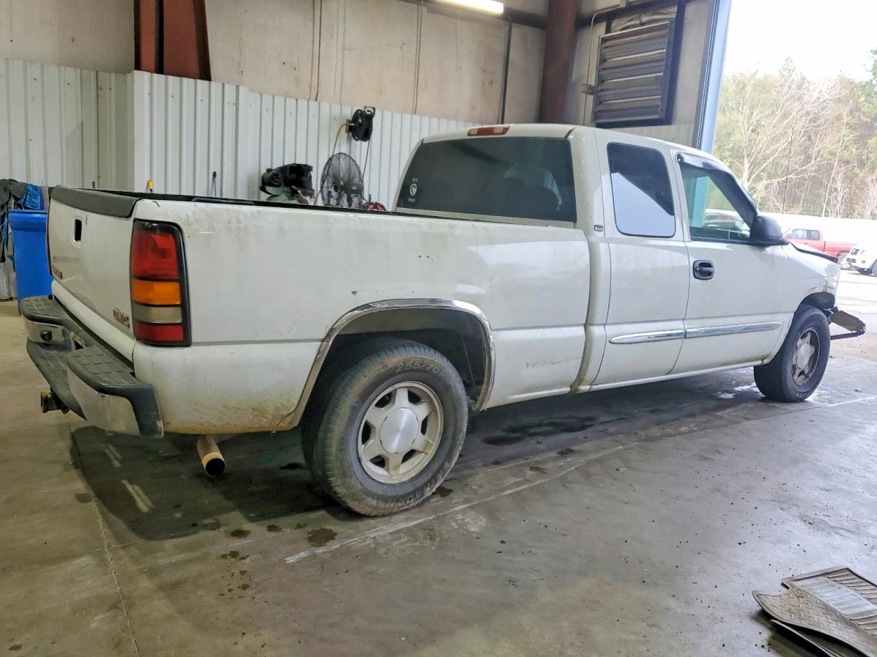 2004 GMC NEW SIERRA C1500 photo 3