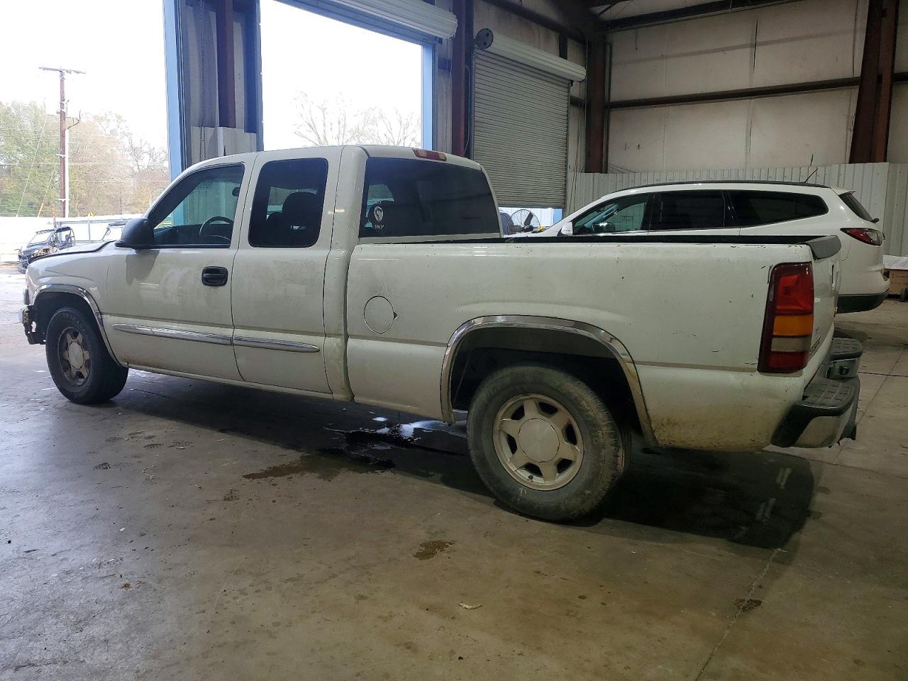 2004 GMC NEW SIERRA C1500 photo 2