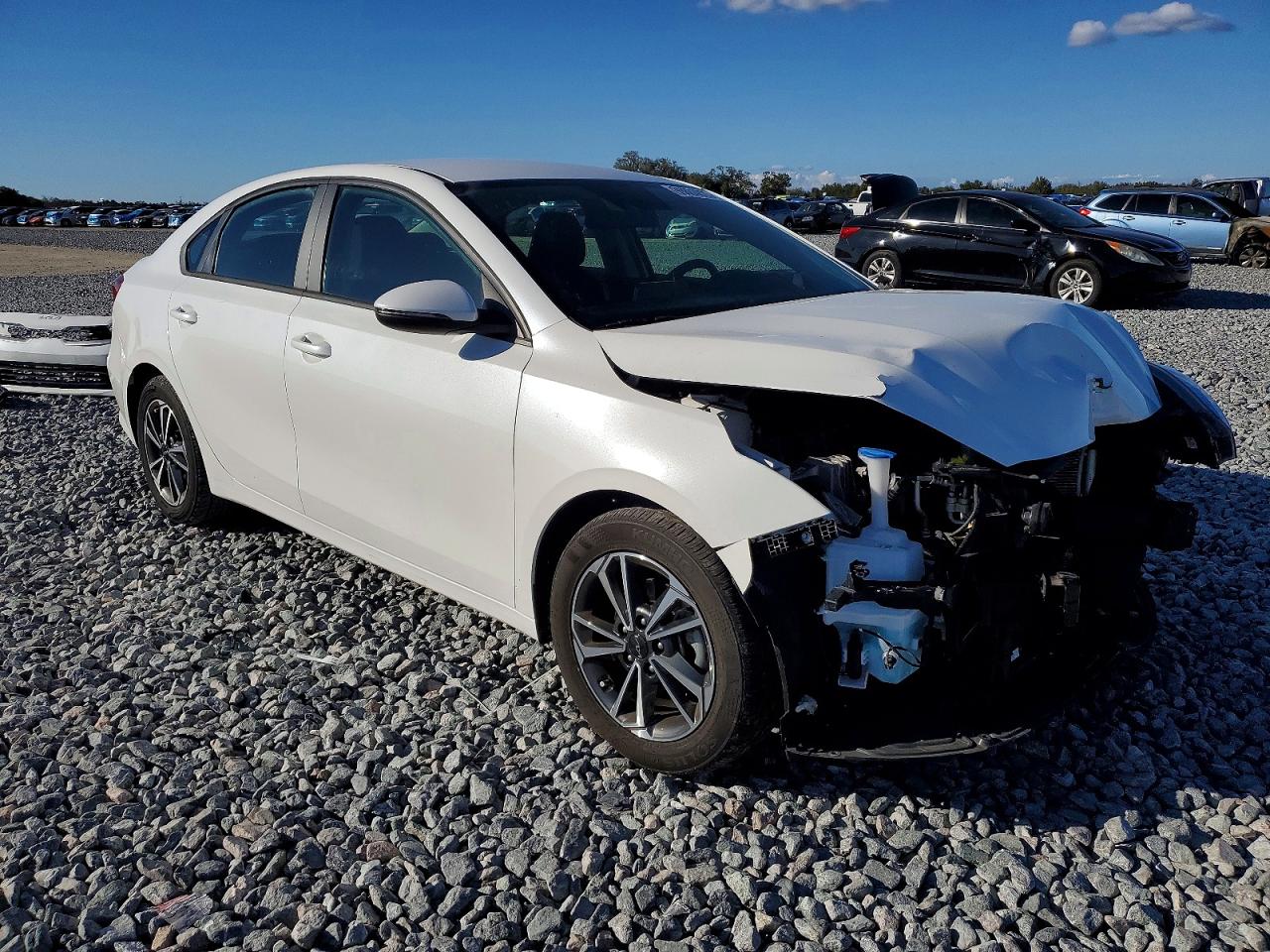 2023 KIA FORTE LX photo 4