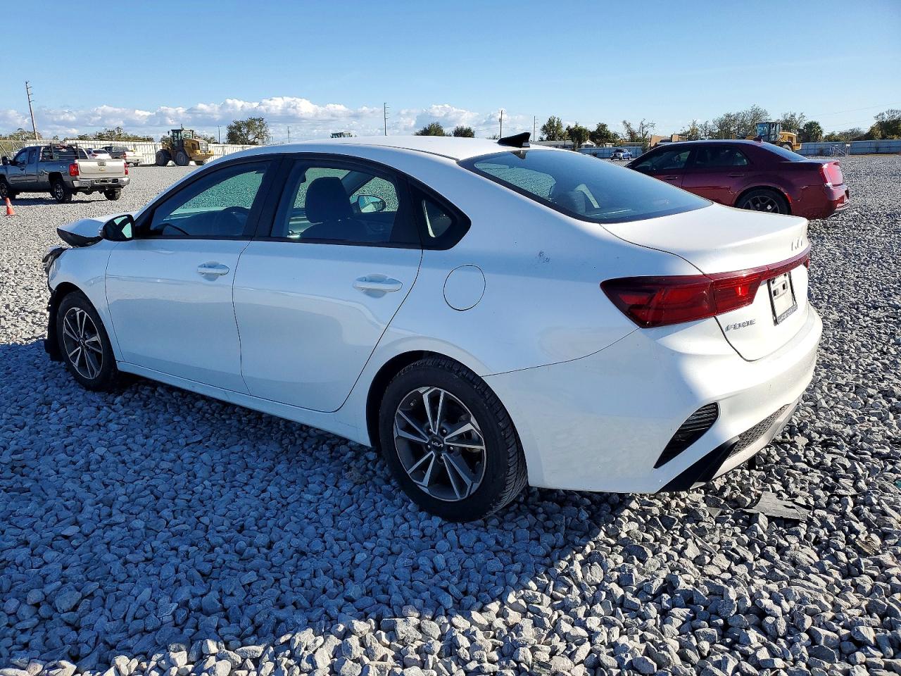 2023 KIA FORTE LX photo 2