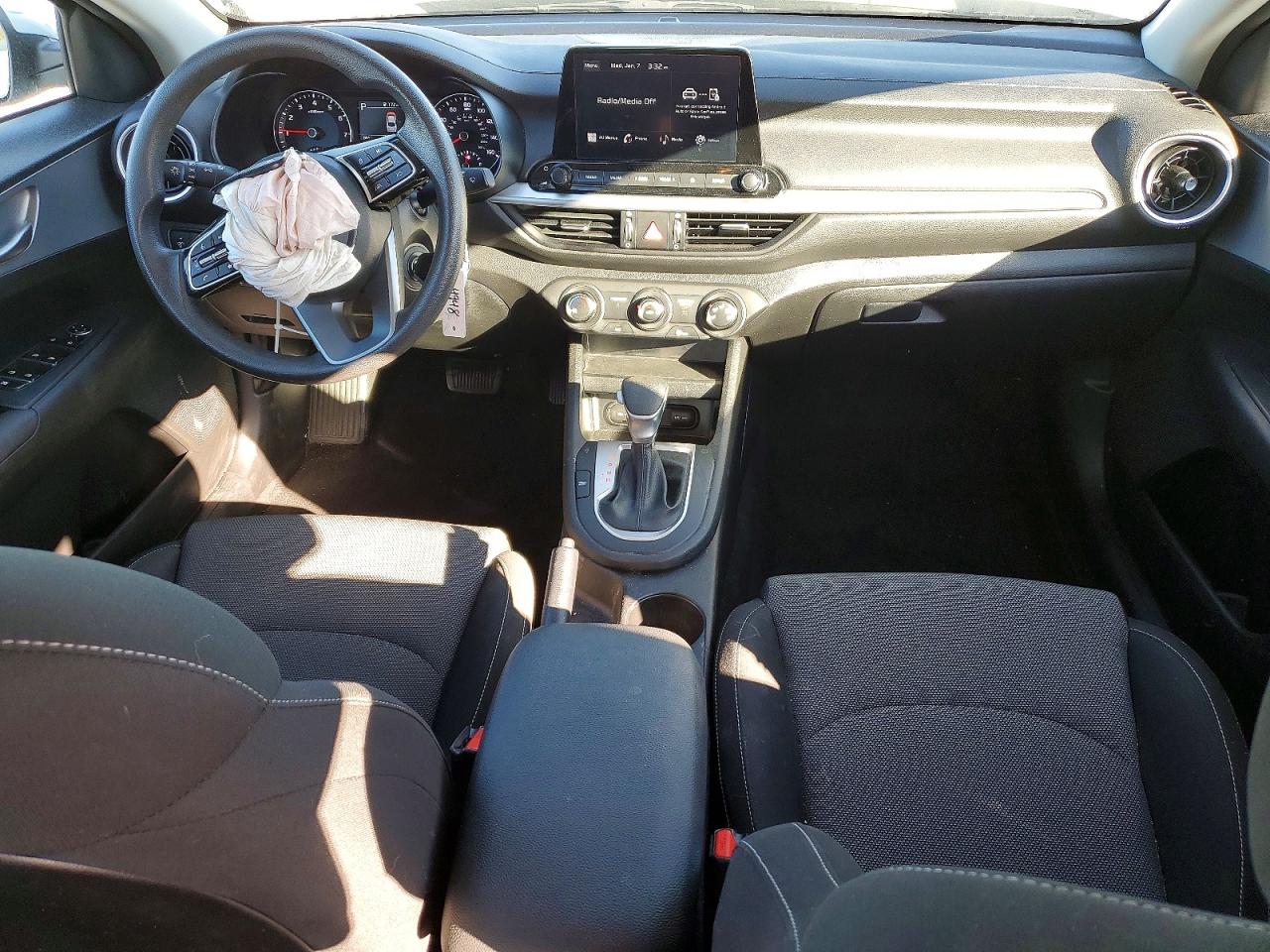 2023 KIA FORTE LX photo 8