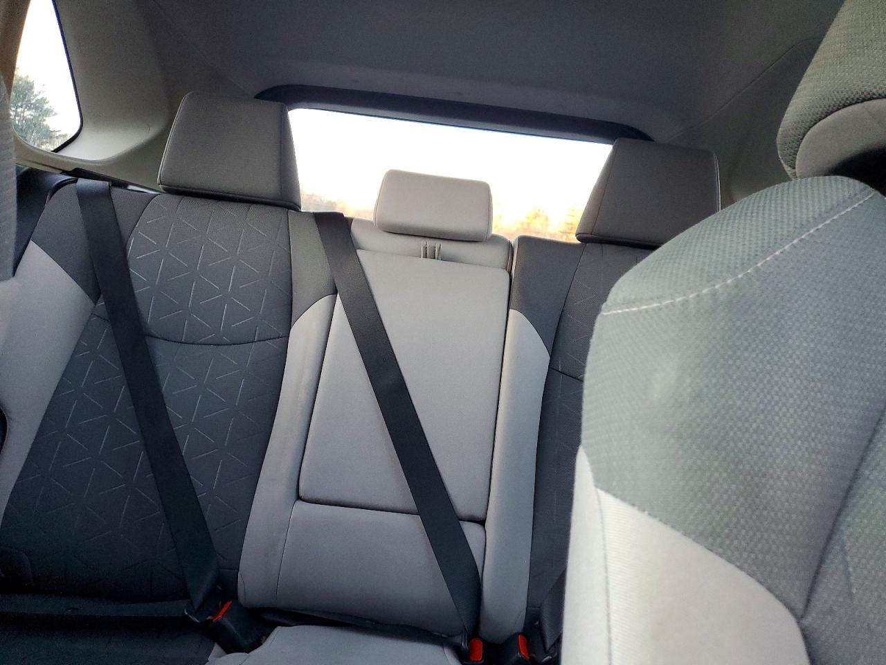 2022 TOYOTA RAV4 XLE photo 10
