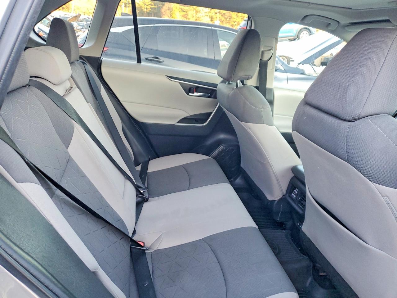 2022 TOYOTA RAV4 XLE photo 11