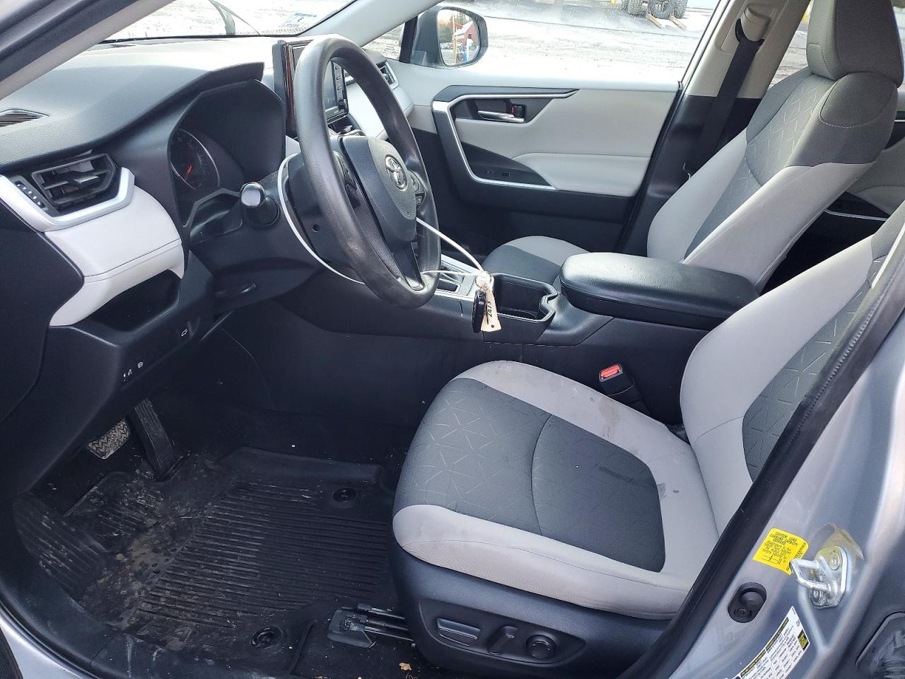 2022 TOYOTA RAV4 XLE photo 7