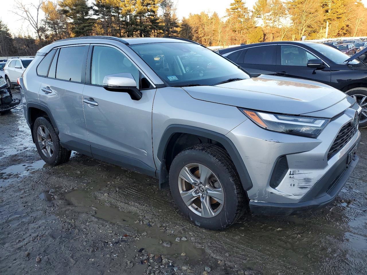 2022 TOYOTA RAV4 XLE photo 4