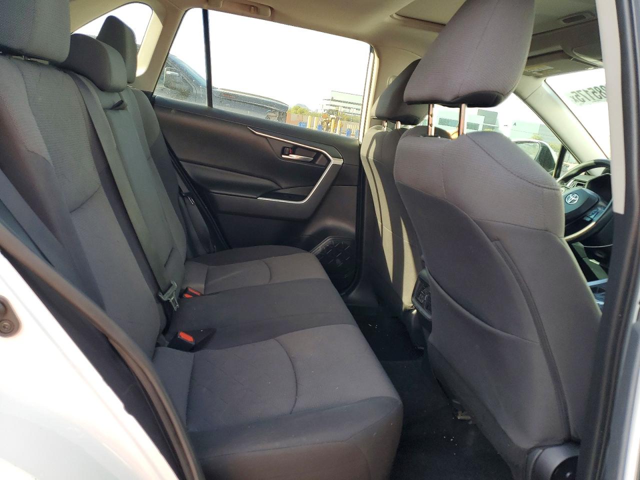 2019 TOYOTA RAV4 XLE photo 11