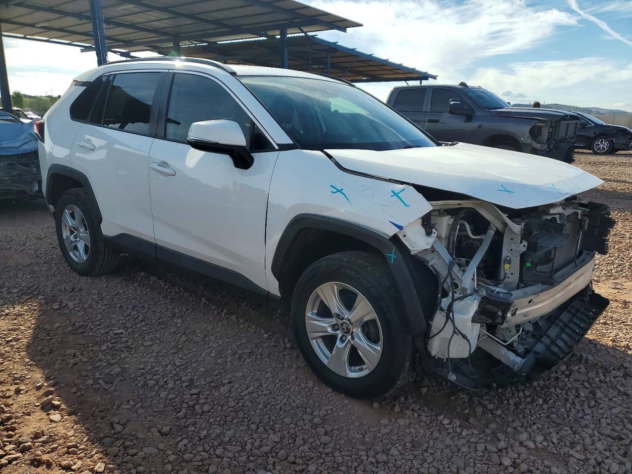 2019 TOYOTA RAV4 XLE photo 4