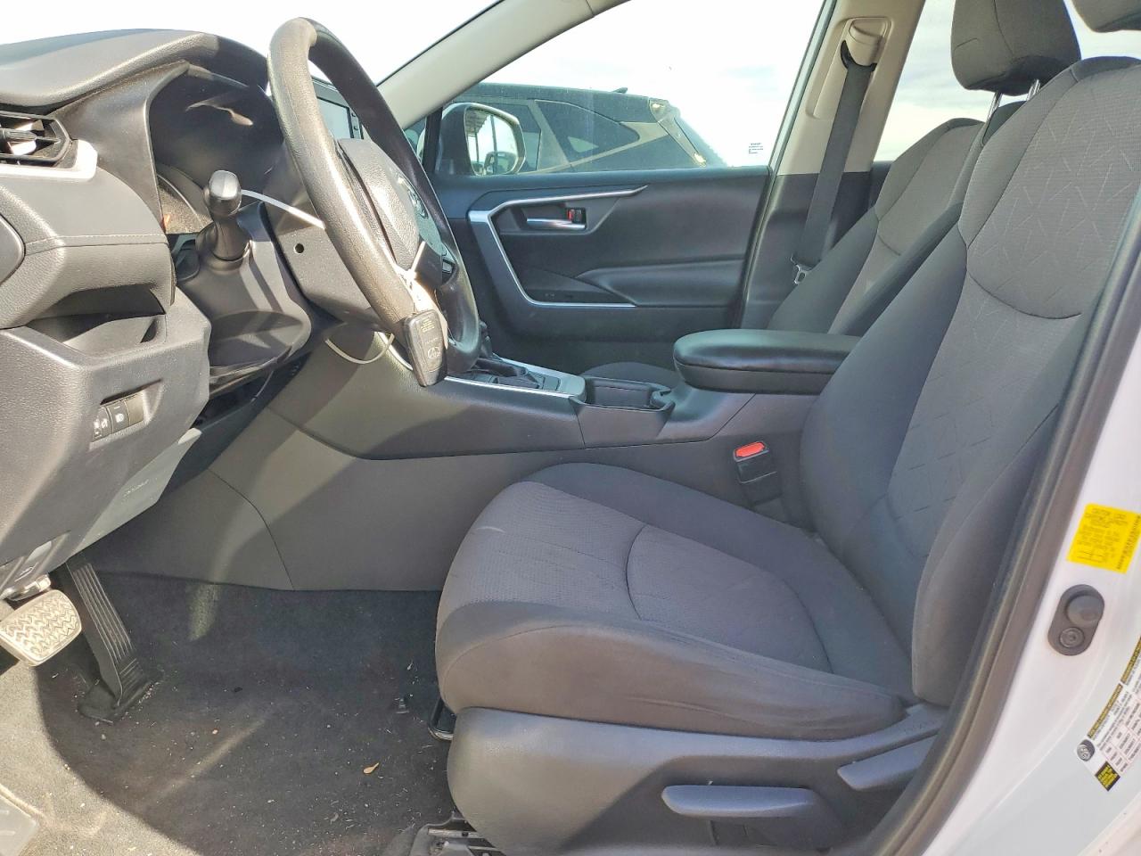2019 TOYOTA RAV4 XLE photo 7