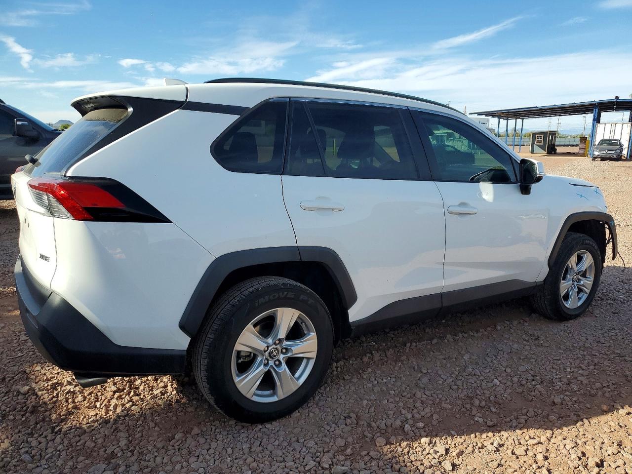 2019 TOYOTA RAV4 XLE photo 3