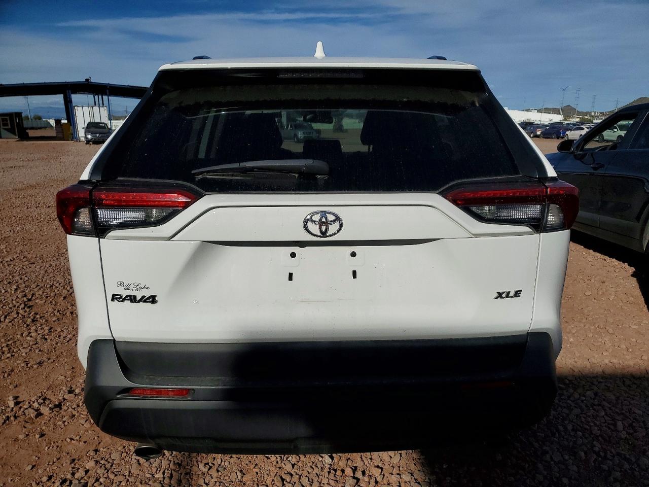 2019 TOYOTA RAV4 XLE photo 6
