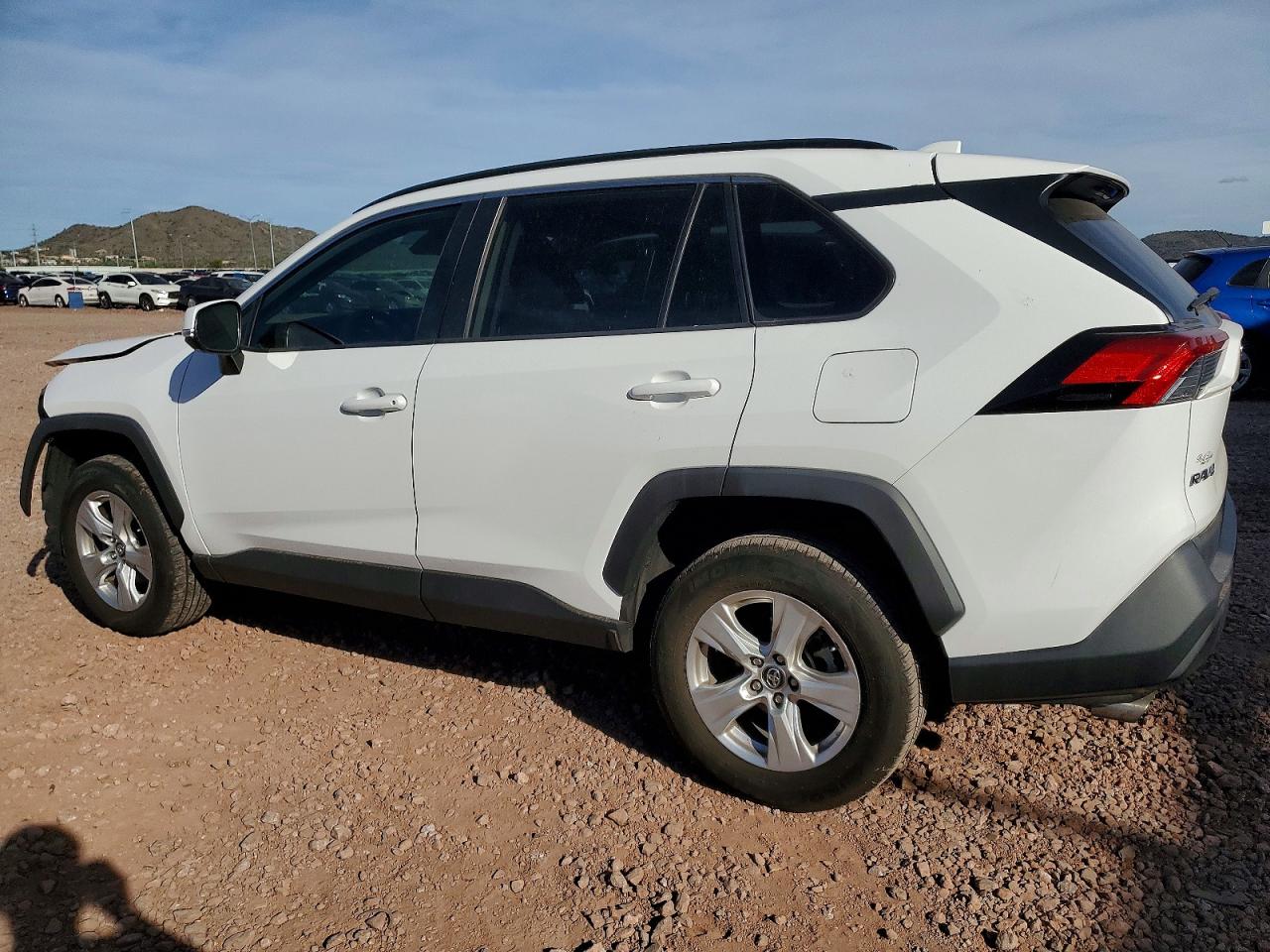 2019 TOYOTA RAV4 XLE photo 2