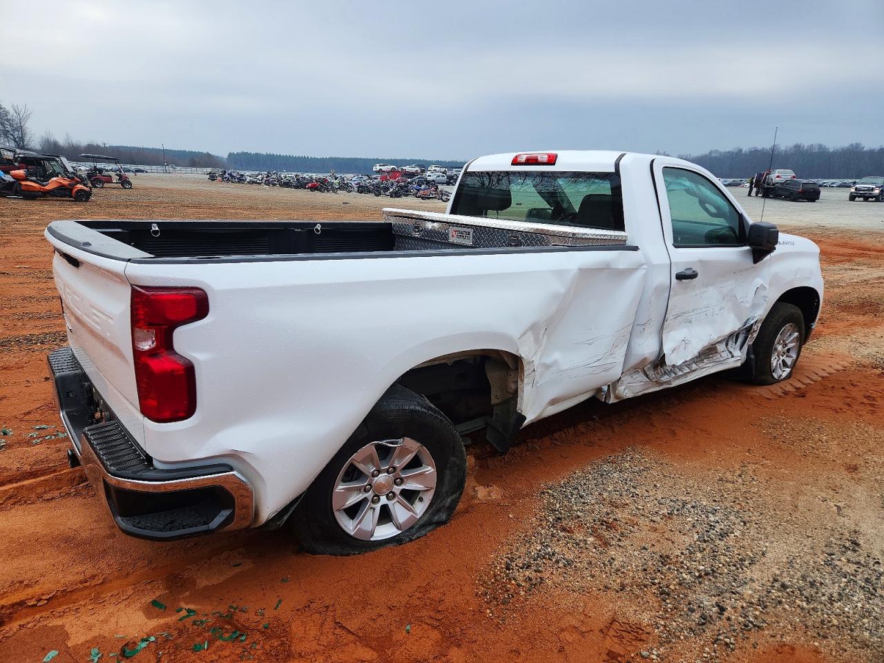 2023 CHEVROLET SILVERADO C1500 photo 3