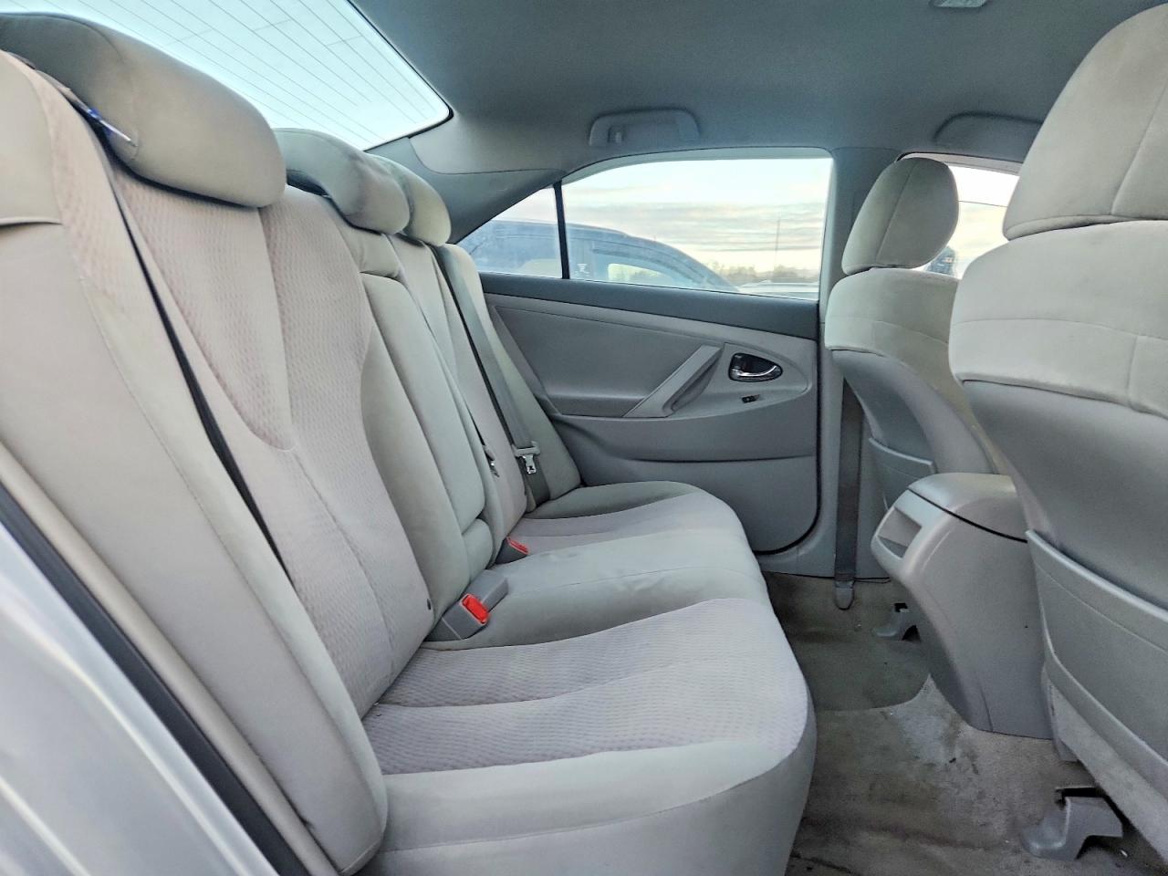 2010 TOYOTA CAMRY BASE photo 28
