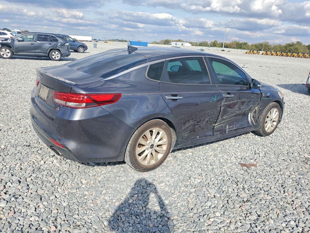 2018 KIA OPTIMA LX photo 3