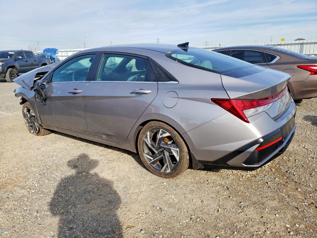 2025 HYUNDAI ELANTRA LIMITED photo 2
