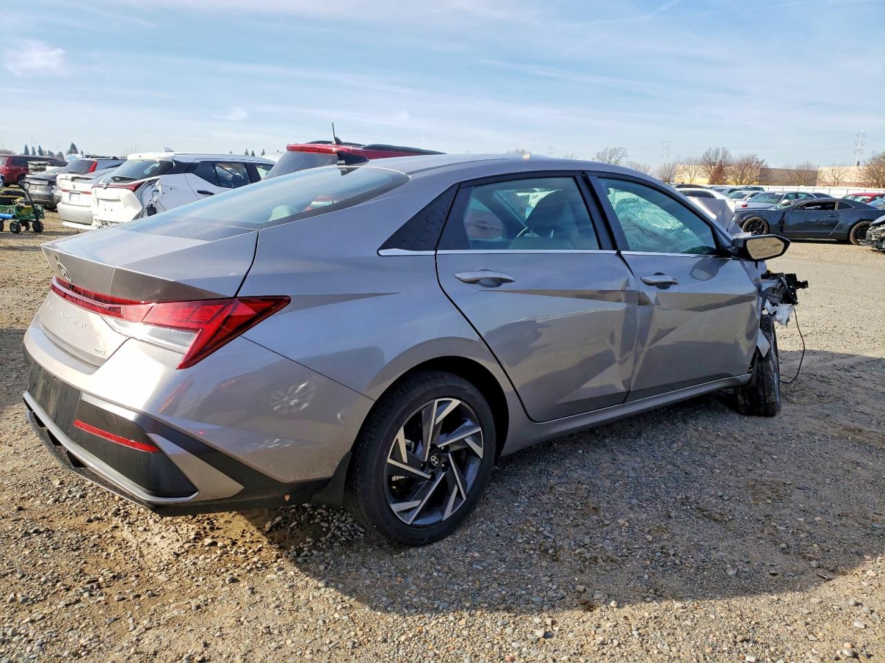 2025 HYUNDAI ELANTRA LIMITED photo 3