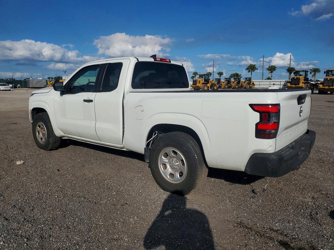 2024 NISSAN FRONTIER S photo 2