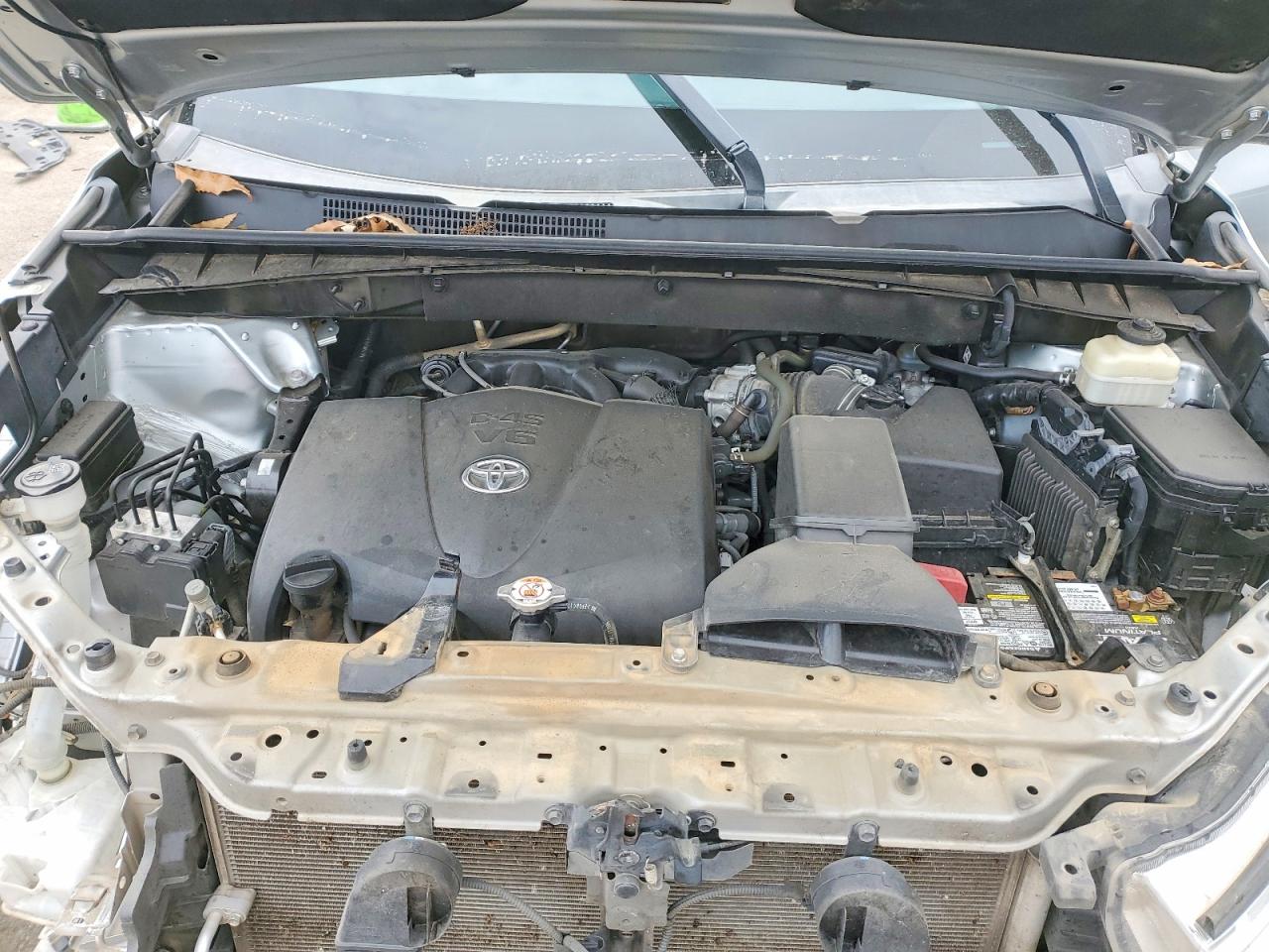 2018 TOYOTA HIGHLANDER LE photo 12
